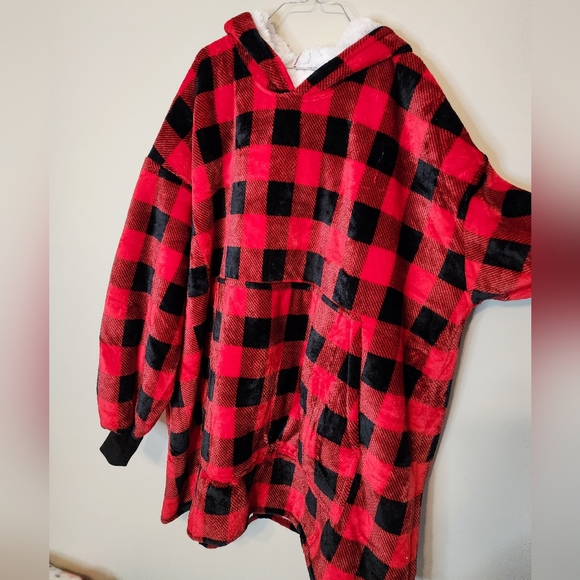 Blanket Hoodie - Picture 2 of 8